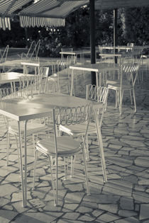 Lakeside cafe tables von Danita Delimont