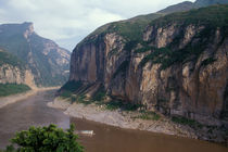 Landscape of entrance to Qutang Gorge von Danita Delimont