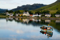 Beautiful photo of small village of Dornie with reflections and boat in Western Highlands Scotlands von Danita Delimont