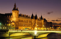 Conciergerie and river Seine at dusk von Danita Delimont