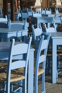 Hania: Venetian Port / Cafe Tables von Danita Delimont