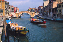 Boats bringing in supplies by way of Venice canal von Danita Delimont