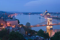 Parliament & Danube River from Castle Hill / Evening von Danita Delimont