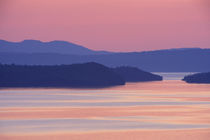 Nipigon Bay in summer twilight von Danita Delimont
