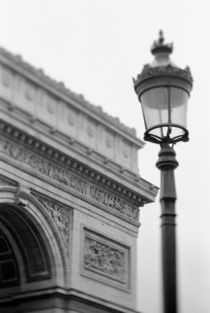 Arc de Triomphe and streetlamp von Danita Delimont