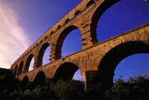 Roman aqueduct/bridge in sunset light von Danita Delimont