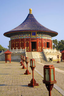 The Imperial Vault of Heaven lined with lanterns von Danita Delimont