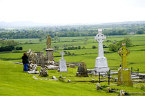 The dramatic Spectacle of the Rock of Cashel and it's gravesites von Danita Delimont