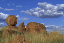 Spherical sandstone boulders sculpted over thousands of years von Danita Delimont