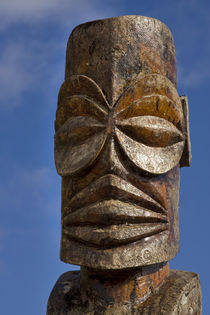 Close-up of wooden tiki face von Danita Delimont