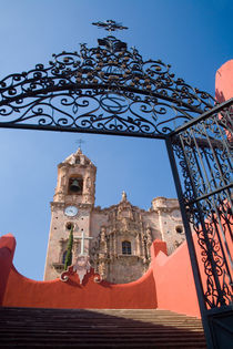 The gated entrance to the Church of San Cayentano or Valenciana above the city of Guanajuato in the village of Valenciana von Danita Delimont