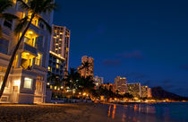 Night exposure of Waikiki Beach with Diamond Head in background von Danita Delimont