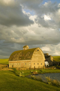 Last Light on Old Barn and Pond with Wild Clouds von Danita Delimont