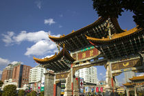 Memorial Arch of the Golden Horse and Jade Rooster in Jinmabiji Square / Daytime von Danita Delimont