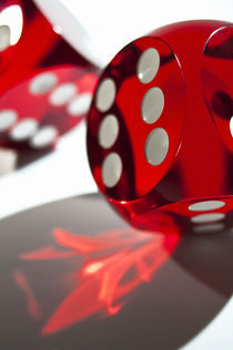 Rolling Red Dice von Ken Howard