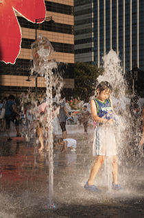 Cooling off in the fountain. by Tom Hanslien