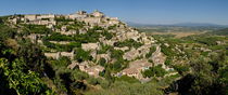 Panoramic view of Gordes Medieval hilltop village von Sami Sarkis Photography