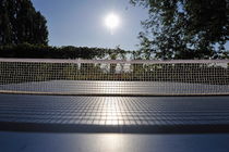 Table Tennis Net in garden von Sami Sarkis Photography