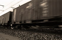 Merchandise train on railways (Blurred motion) von Sami Sarkis Photography