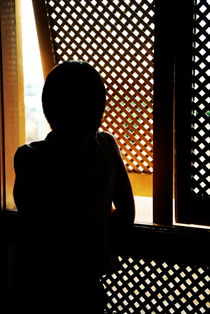 Silhouette of woman at Moucharabieh window von Sami Sarkis Photography