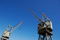 Two cranes at harbor von Sami Sarkis Photography