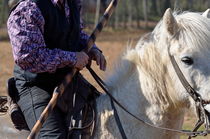 Gardians riding horse von Sami Sarkis Photography