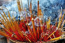 Burning incense von Sami Sarkis Photography