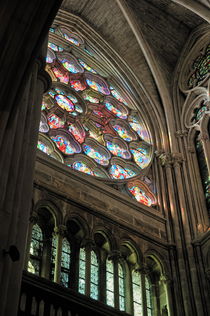 Stained windows inside the Reformes Cathedral von Sami Sarkis Photography