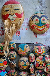 Vietnamese bamboo masks for sale von Sami Sarkis Photography