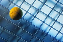 Tennis ball on TV screen displaying racket's wire mesh von Sami Sarkis Photography