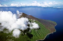 Smoking volcano of Lopevi Island von Sami Sarkis Photography