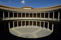 Inside a courtyard at the Palace of Charles V at Alhambra von Sami Sarkis Photography