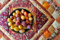 Variety of plums in bowl on colorful tablecloth von Sami Sarkis Photography