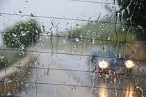 Car windshield with water drops von Sami Sarkis Photography