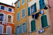 Windows and clothesline von Sami Sarkis Photography