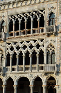 Doges' Palace facade with colonnade von Sami Sarkis Photography