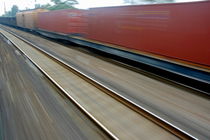Blurry carriages of a freight train travelling at high speed von Sami Sarkis Photography