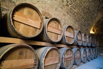 Rows of wooden barrels in the cellar of a castle von Sami Sarkis Photography