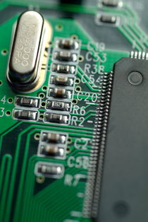 Integrated circuit on a computer USB board. von Sami Sarkis Photography