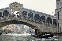 Gondola passing by the Rialto Bridge by Sami Sarkis Photography