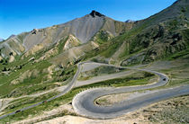 Road meandering through Izoard Pass von Sami Sarkis Photography