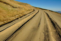 Dirt road winding above Capileira village in the Alpujarras mountains von Sami Sarkis Photography