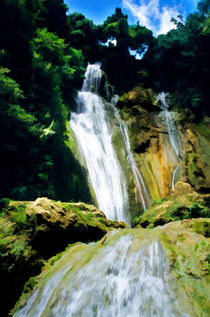 Beautiful cascades of Mele Falls surrounded by lush foliage von Sami Sarkis Photography