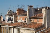 Traditional red roofs in the La Plaine district of Marseille von Sami Sarkis Photography