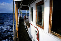 Gangway of a cruising sailboat von Sami Sarkis Photography