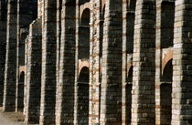 Ruined Roman structure of Acueducto de los Milagros (Miraculous Aqueduct) Mérida von Sami Sarkis Photography