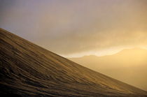 Mount Yasur volcano slope at sunset von Sami Sarkis Photography