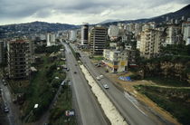 Cars travelling on a highway von Sami Sarkis Photography