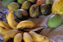 Banana bunches for sale at a market at Port Vila von Sami Sarkis Photography