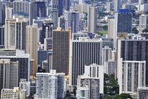 Skyscrapers nearby Waikiki beach von Sami Sarkis Photography